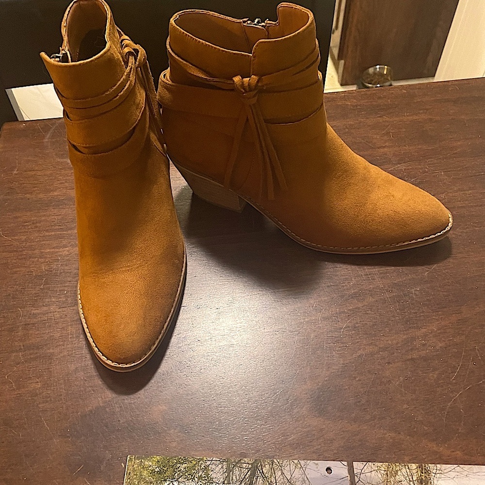 Women’s Boots- Boutique by Corky’s
Size 9